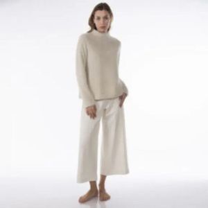 Valery - Fiordaliso - Ivoorkleurige Trui - Ronde Hals