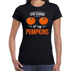Stop staring at my pumpkins halloween verkleed t-shirt zwart voor dames - Feestshirts
