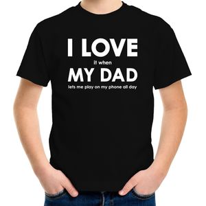 I love it when my dad lets me play on my phone all day t-shirt zwart voor kids - Feestshirts