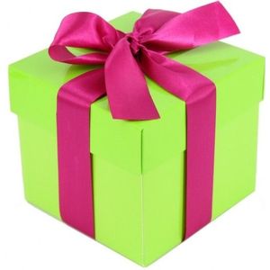 Etalage versiering lime groene cadeauverpakking doosje met roze strikje 10 cm - cadeaudoosjes