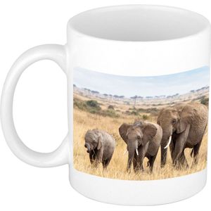 Kudde Afrikaanse olifanten in de Savanne dieren mok / beker wit 300 ml  - feest mokken