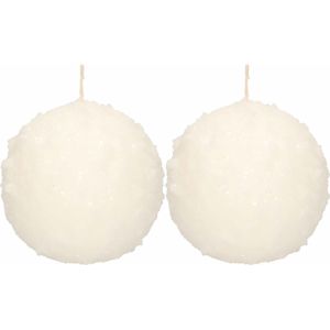2x Witte woondecoratie bolkaarsen/balkaarsen sneeuwballen 10 cm 67 branduren - bolkaarsen