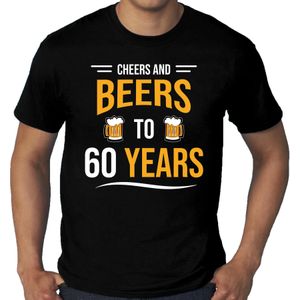 Grote maten Cheers and beers 60 jaar verjaardag cadeau t-shirt zwart voor heren - Feestshirts