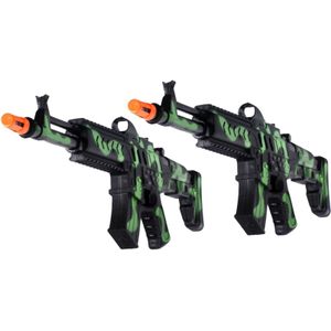 2x stuks kinder speelgoed verkleedwapens/machinegeweren soldaten/leger met geluid 50 cm - Verkleedattributen