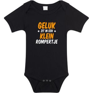 Geluk in klein rompertje cadeau baby rompertje zwart jongen/meisje - Feest rompertjes