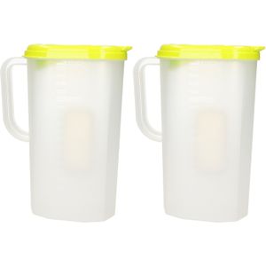 Waterkan/sapkan transparant/groen met deksel 2 liter kunststof - 2x - Smalle schenkkan die in de koelkastdeur past