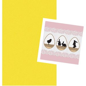 Pasen tafeldecoratie set geel tafelkleed en 20x paas thema servetten met paas decoraties - Feesttafelkleden