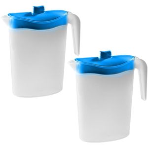 2x Waterkannen/sapkannen met blauwe deksel 2,5 liter kunststof - Schenkkannen
