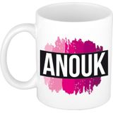 Naam cadeau mok / beker Anouk  met roze verfstrepen 300 ml - Naam mokken