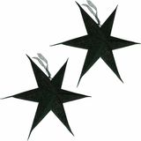 2x Kerstversiering groene kerststerren 60 cm met glitters - Kerststerren hangdecoraties - Kerstversiering