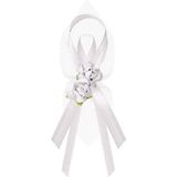 24x Witte corsages met roosjes 9 cm voor bruidsmeisjes/bruidsjonkers en familie - Feestdecoratievoorwerp