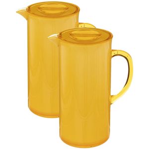 Set van 3x stuks sapkan/schenkkan karaffen met deksel 1950 ml geel - Formaat: 18 x 10,5 x 25 cm - Materiaal: kunststof