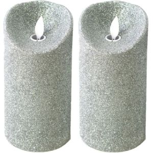 Gerim LED kaars/stompkaars - 2x stuks - zilver - H15 cm - met glitters