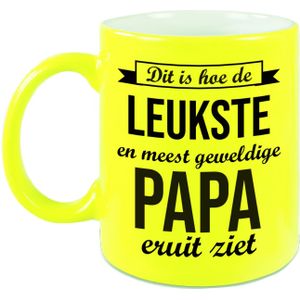 Leukste en meest geweldige papa cadeau koffiemok / theebeker neon geel 330 ml - feest mokken