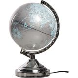 Decoratie wereldbol/globe zilver met verlichting op metalen voet 20 x 32 cm - Wereldbollen