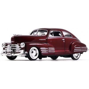 Modelauto Chevrolet Fleetline Aerosedan 1948 Rood 21 X 8 X 6 cm - Schaal 1:24 - Speelgoedauto