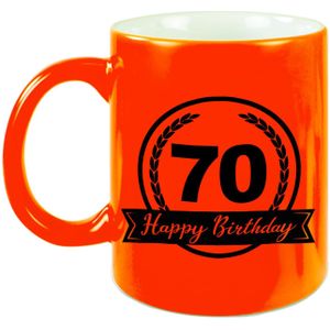 Happy Birthday 70 years cadeau mok / beker neon oranje met wimpel 330 ml - feest mokken