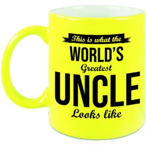 Oom cadeau mok / beker This is what the worlds greatest uncle looks like - neon geel - verjaardag / bedankje