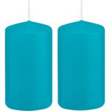 2x Turquoise blauwe woondecoratie kaarsen 5 x 10 cm 23 branduren - Stompkaarsen