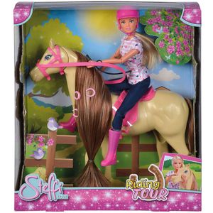 Steffi Love, Ruiter set