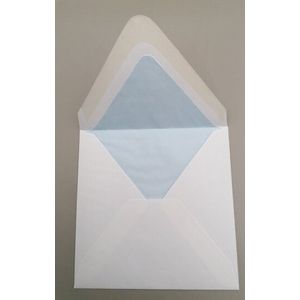 Envelop 14 x 14 cm Gebroken wit met blauwe  binnenvoering