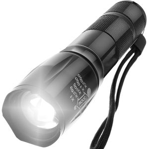 LED Zaklamp - Maxozo Xona - 300 Meter Bereik - 3000 Lumen - UV Zaklamp met Zoomfunctie - 4 Standen - Waterdicht - Ultrakrachtige Militaire Zaklamp - Incl. Oplader - Aluminium