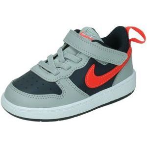 Nike court borough low recraft in de kleur grijs.