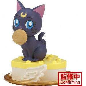 Pretty Guardian Sailor Moon Cosmos Figure - Luna