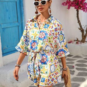 Vrouwen Elegante Vleermuis Mouw Romper Jumpsuit met Riem - Levendig Bloemen- en Geometrisch , Losse Pasvorm voor Casual Strandvakanties, Korte Lengte, Lente/Zomer Collectie