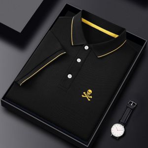 Klassieke Herenshirt | Rood met Gouden Afwerking | Korte Mouw, Knopen-Up Kragen | Comfortabel & Stijlvol voor Golf, Hardlopen & Casual Wear | Polyester, Niet-Rekbare Stof | Zomermode, Golfshirt