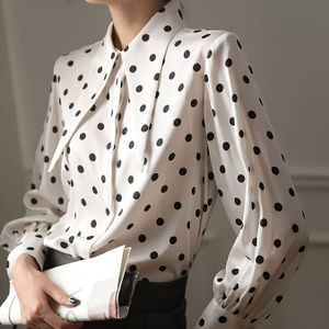 Chique blouse in polo-stijl voor dames met zwart printje van een kat - lange mouwen, wit met zwarte vlekken, perfect voor op reis, kantoorkleding, kantoorkleding|Chique blouse|Duurzaam materiaal