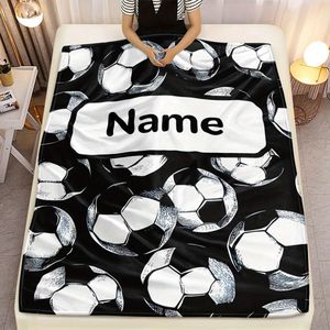 Voetbaldeken met Aangepaste Naam - Zacht & Lichtgewicht Flanellen Worp met Voetbalprint - Gepersonaliseerde Gezellige Deken voor Sofa, Bed, Camping en Meer - 31.5x47.2in, 51.1x59in, 59x78.7in