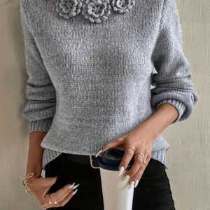 Vrouwen Cozy Bloemen Trui - Zachte Ronde Hals Pullover met 3D Bloem Detail, Lichtgrijs, Casual Herfst/Winter Stijl, Herfst Winter Kleding | Bloemen Top | Textuur