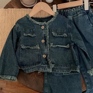 Herfst- en Winter Set voor Meisjes: Baby's Stijlvolle Koreaanse Retro Jas met Rand Brede Broek Tweedelige Outfit, Perfect voor Buiten