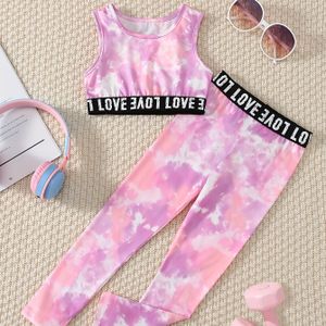 Meisjes 2025 Nieuwe Tie-Dye Print Korte Mouw Crop Top + Letterprint Elastische Taille Leggings Lichtgewicht Tweedelige Set, Geschikt voor Casual en Outdoor Fietsactiviteiten, Perfect voor Buiten