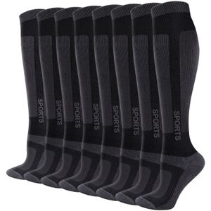 Vier mannelijke compressiekousen ontworpen voor circulatie, geschikt voor activiteiten zoals hardlopen, wandelen, klimmen en fietsen, beschikbaar in zwart en wit.