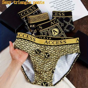 Willekeurige 10pcs Heren Luxe Zwart Gouden Letter Druk Driehoekige Slip - Super Zacht Gevoel, & Ademend - Elastische Sport Shorts voor Dagelijks Casual