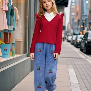 Meisjes Herfst/Winter Mode Tweedelige Set: Kersen Lange Broek met Feestelijke Shirtkraag Rode Top, Schattige Outfit voor Meisjes, Perfect voor Buiten