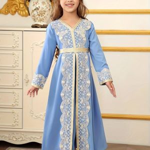 - Dubai Arabische Meisjes Abaya met Contrasterende Kant, Geborduurde V-hals en Gouden Afwerking Etnische Jurk