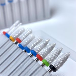 10-delige keramische nagelvijlset zonder geur, inclusief 10 vijlen voor het verwijderen van dode huid en het vormgeven van nagels.