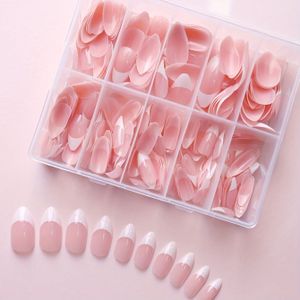 360 stuks Korte Amandelvormige Nude Roze Plaknagels met Witte Rand - Volledige Nepnagelset, Geschikt voor Professionele Nagelsalons en DIY Thuisgebruik