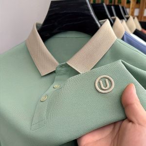 Herenshirt met trendy golfontwerp, licht elastisch overhemd met knopen, comfortabele top voor sport en vrijetijdskleding.