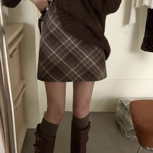 1pc Chic Tartan Polyester A-lijn rok voor vrouwen - hoge taille, korte lengte, ritssluiting, gevoerd voor bescheidenheid, geweven stof, voor alle seizoenen uitlopende