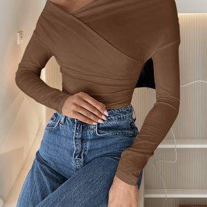 Y2K Asymmetrische Off-Shoulder Lange Mouw Top voor Vrouwen - Rekbare Bruine Crop Shirt, Slim Fit, Medium Stretch Stof, Perfect voor Lente/Zomer/Herfst, Crop Top Blouse