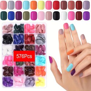 576 stuks (meerkleurig) korte geperste nagels, korte vierkante nep volledige set van gekleurde stevige kunstnagels, geschikt voor dames nagelsalon kunst, kan vrijelijk 24 kleuren DIY