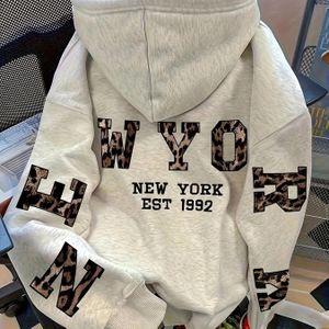 Dames Fleece Hoodie met "WYO NEW " Print - Casual Pullover met Lange Mouwen, Regular Fit, Voorzak, Herfst/Winter Collectie, Casual Hoodie