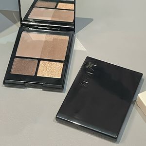 4-Kleuren Nude Oogschaduwpalet - Matte & Glanzende Tinten, Mengbaar & Langhoudend, Gepigmenteerd voor Verbluffende Dag-tot-Nacht Ooglooks, Verrijkt met Plantensqualaan