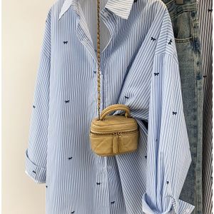 Vrouwen's Elegante Gestreepte Lange Mouw Shirt met Drop Shoulder Design - Lichtblauw & Wit Strepen, Knoopsluiting Kraag, Losse Pasvorm voor Lente/Herfst, Casual tot Formele Kleding, Dames Shirts