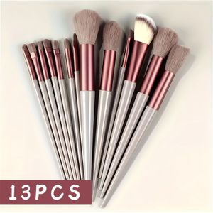 Een set van 13 zachte make-up kwasten om alle schoonheidsbehoeften te voldoen, van beginners tot professionals. Een perfecte cadeaukeuze voor verjaardagen, Kerstmis en Nieuwjaar.