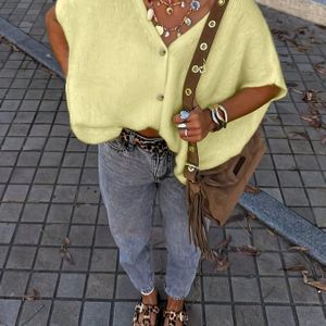 Elegante en casual vest met V-hals en knoopjes voor dames, perfect voor de lente, zomer en herfst.